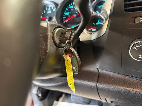 Used 2011 Chevrolet Silverado 1500 LT w/ Chrome Essentials Package image 29