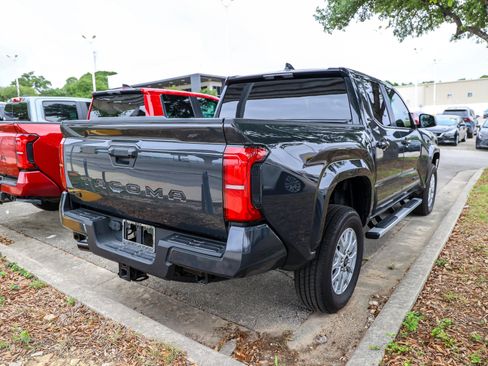 Used 2025 Toyota Tacoma SR5 image 8