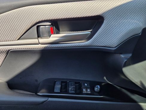 Used 2025 Toyota Camry SE FWD image 25