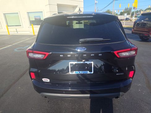 Used 2024 Ford Escape ST-Line w/ Tech Pack #1 AWD/4WD image 4