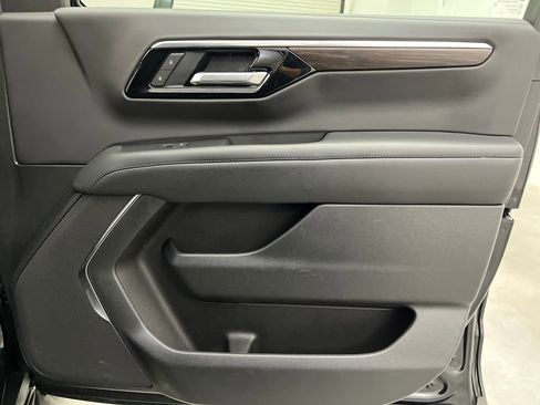 Used 2025 Chevrolet Tahoe LT AWD/4WD image 24
