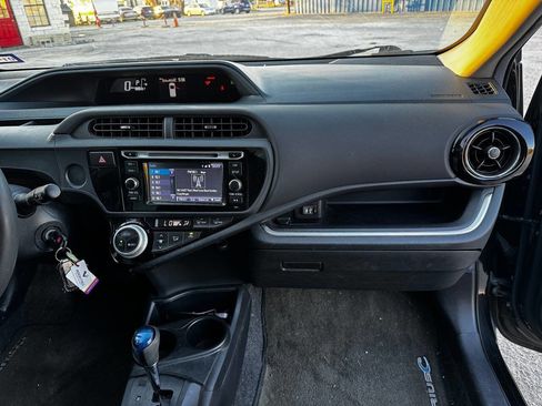 Used 2016 Toyota Prius C Two image 29