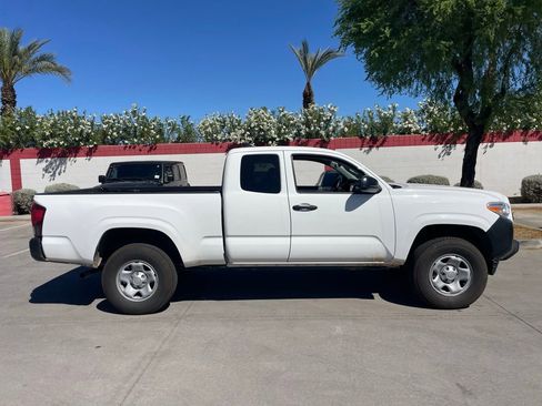 Used 2023 Toyota Tacoma SR image 3
