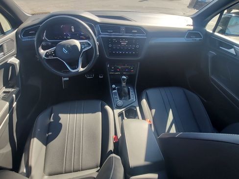 Used 2023 Volkswagen Tiguan SE R-Line image 5