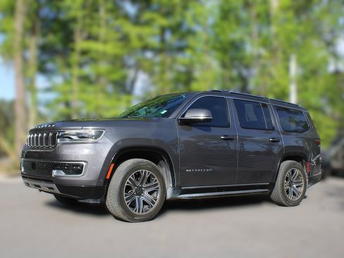 Used 2022 Jeep Wagoneer Series III w/ Rear Seat Video Group 1 image 3