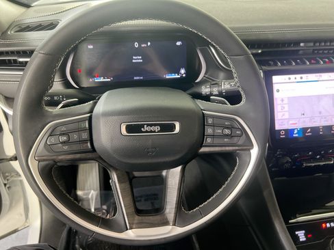 Used 2023 Jeep Grand Cherokee Limited w/ Luxury Tech Group II AWD/4WD image 11