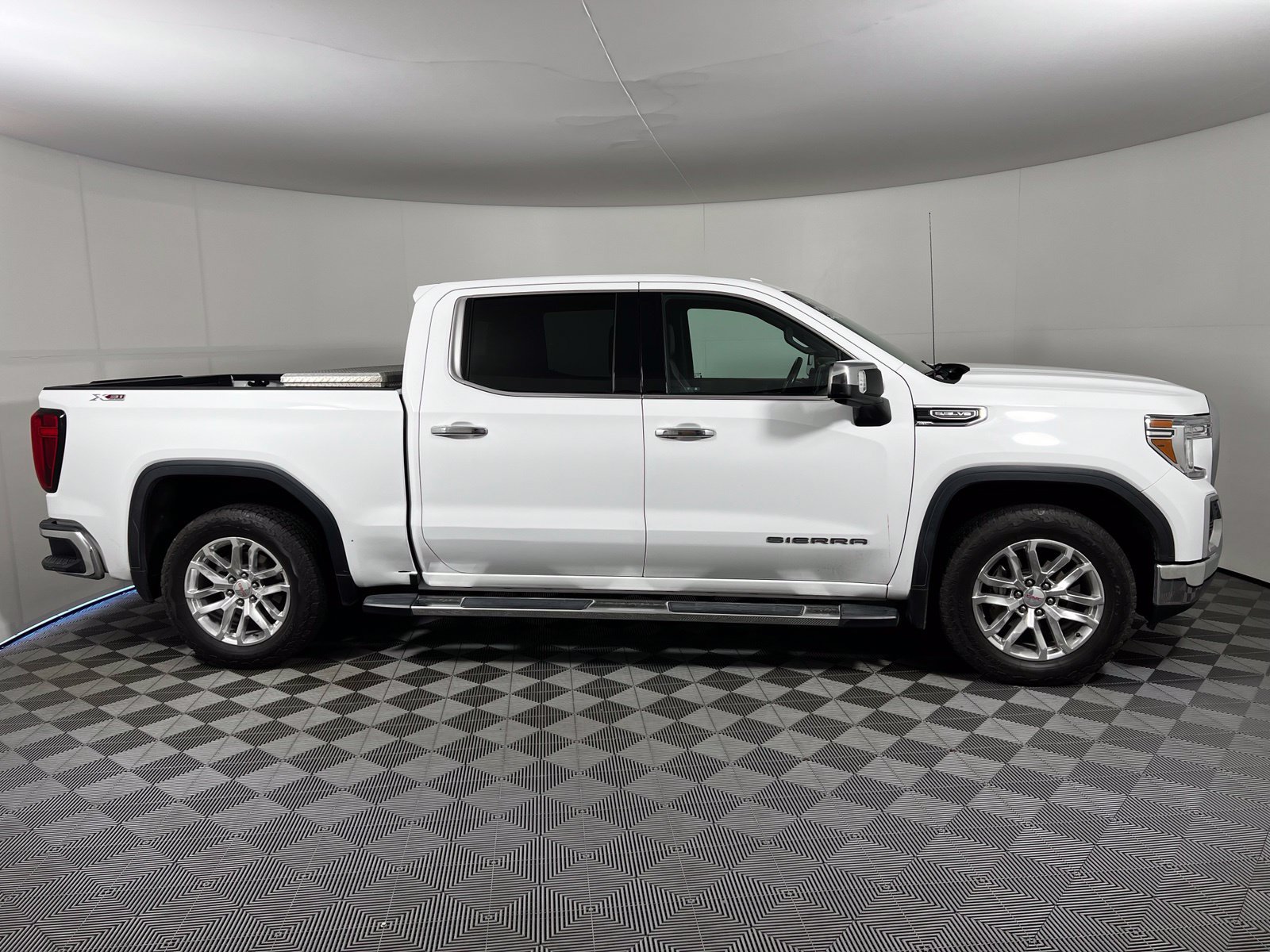 Used 2020 GMC Sierra 1500 SLT w/ SLT Premium Package AWD/4WD image 4