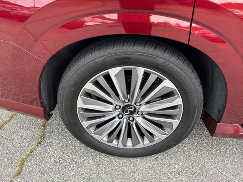 Used 2025 INFINITI QX80 Sensory AWD/4WD image 17