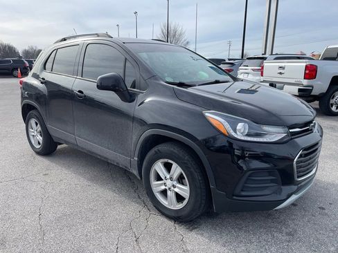 Used 2021 Chevrolet Trax LT image 2