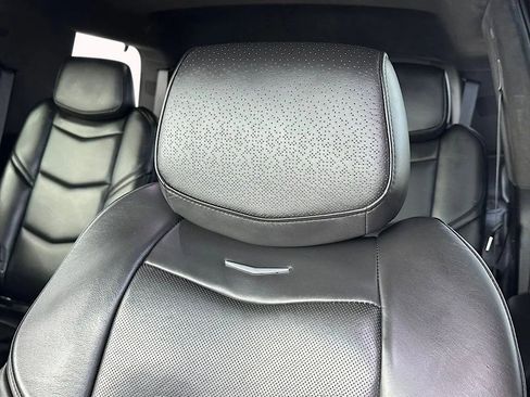 Used 2020 Cadillac Escalade Platinum image 12