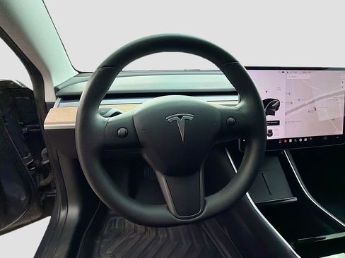 Used 2020 Tesla Model 3 Standard Range Plus RWD image 10