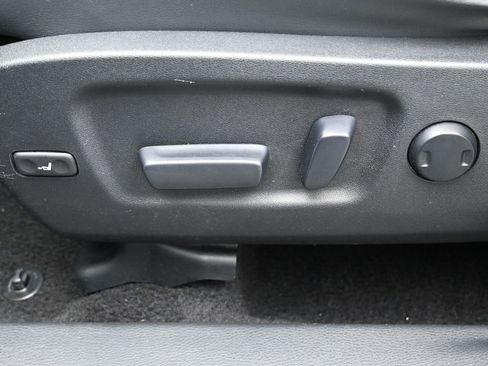 Used 2015 Toyota Highlander XLE image 10