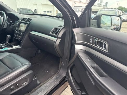 Used 2017 Ford Explorer XLT w/ Equipment Group 202A AWD/4WD image 16