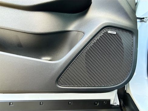 New 2025 Mitsubishi Outlander SE image 19