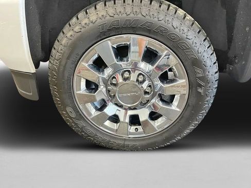 Used 2018 GMC Sierra 2500 Denali w/ Suspension Package, Off-Road AWD/4WD image 13