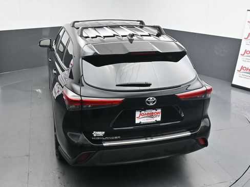 Used 2023 Toyota Highlander L image 32