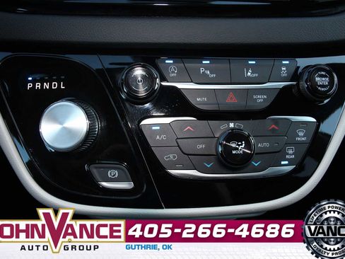 Used 2024 Chrysler Pacifica Touring-L image 34