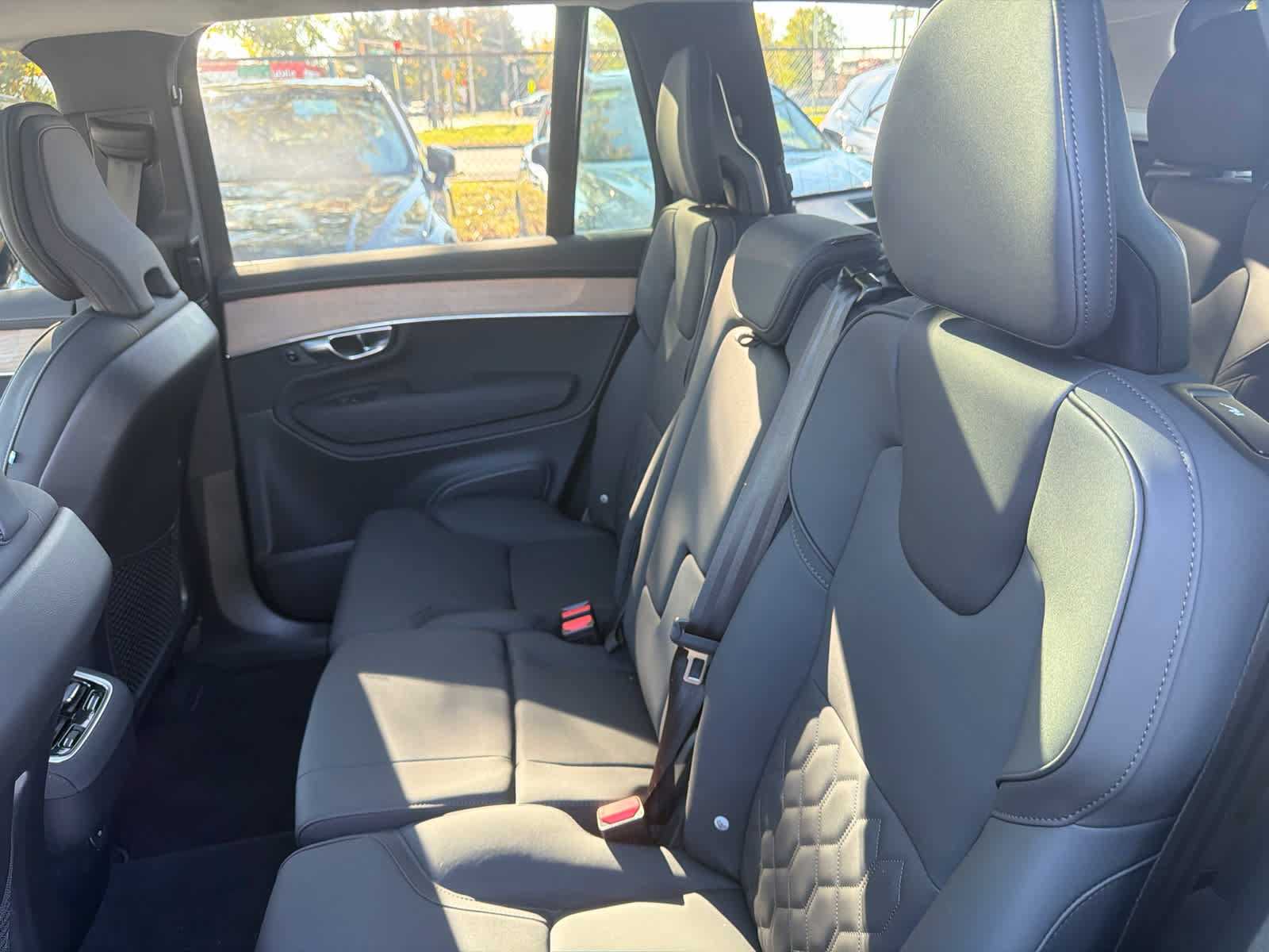 Certified 2025 Volvo XC90 B5 Plus AWD/4WD image 15