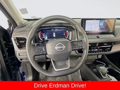 Used 2025 Nissan Rogue Platinum w/ Platinum Premium Package FWD image 11