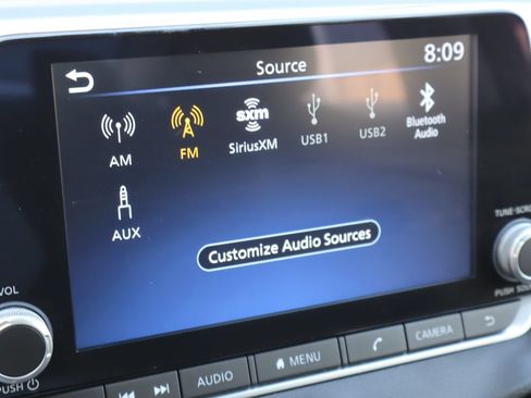 Used 2025 Nissan Sentra SV FWD image 8