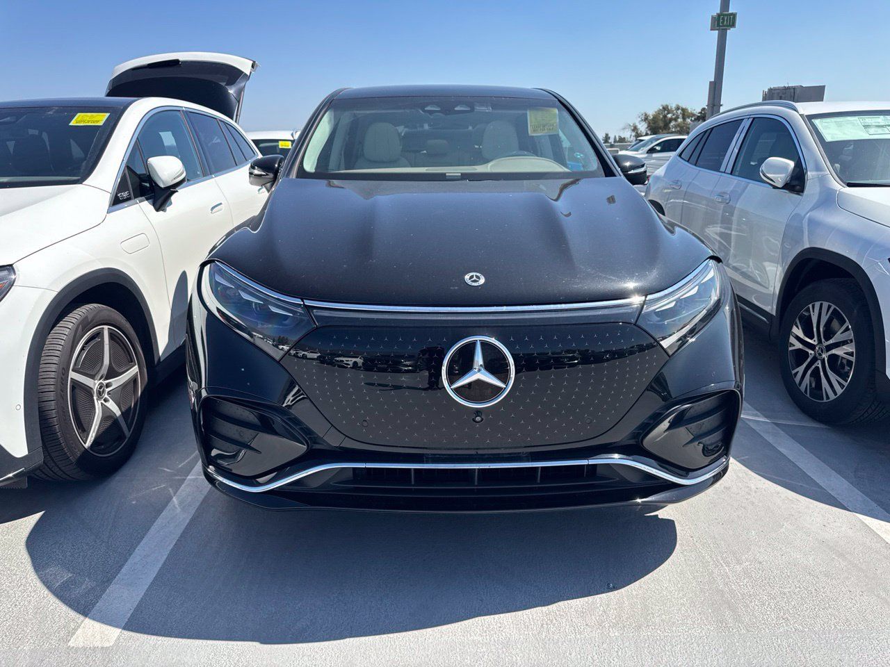 Used 2023 Mercedes-Benz EQS 580 4MATIC SUV image 2
