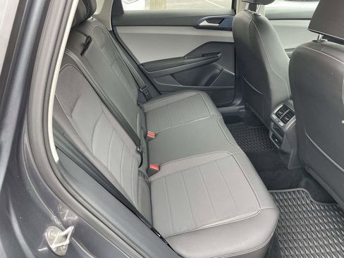 Used 2024 Volkswagen Taos SE image 44