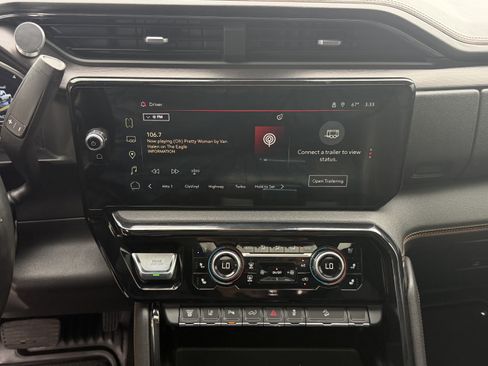 Used 2024 GMC Sierra 2500 AT4 w/ AT4 Preferred Package image 18