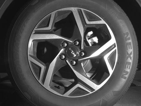 Used 2025 Kia Sportage LX image 14