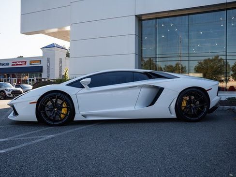 Used 2015 Lamborghini Aventador LP 700-4 image 3