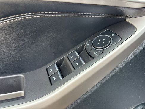 Used 2023 Ford Explorer XLT AWD/4WD image 17