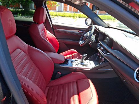 Used 2024 Alfa Romeo Stelvio Veloce AWD/4WD image 12