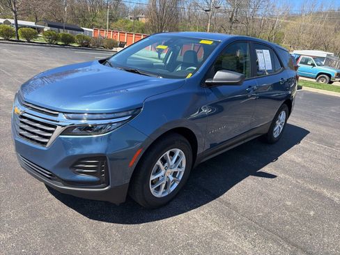 Used 2024 Chevrolet Equinox LS w/ LS Convenience Package image 9