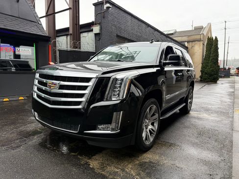 Used 2018 Cadillac Escalade Luxury AWD/4WD image 1