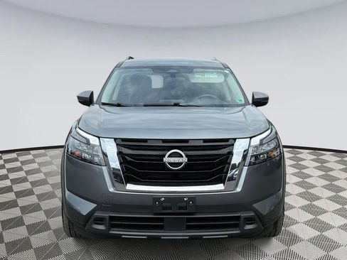 Used 2025 Nissan Pathfinder SV image 6