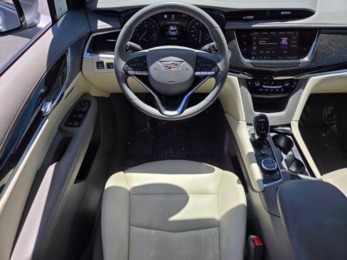 Used 2023 Cadillac XT6 Premium Luxury w/ Technology Package FWD image 13