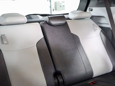 Used 2024 Toyota Sienna XSE image 30