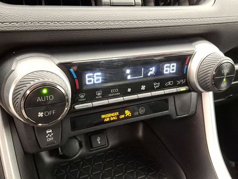 Certified 2022 Toyota RAV4 XLE image 19