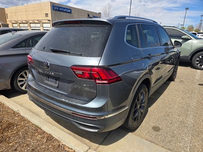 Used 2022 Volkswagen Tiguan SE w/ Panoramic Sunroof Package