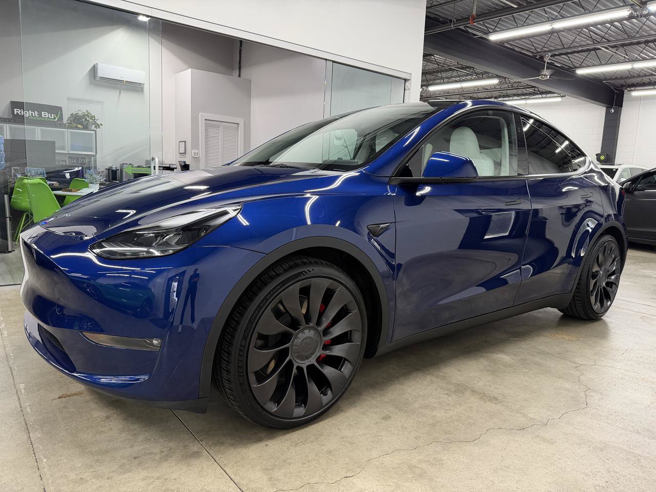 Used 2023 Tesla Model Y Performance AWD/4WD image 1