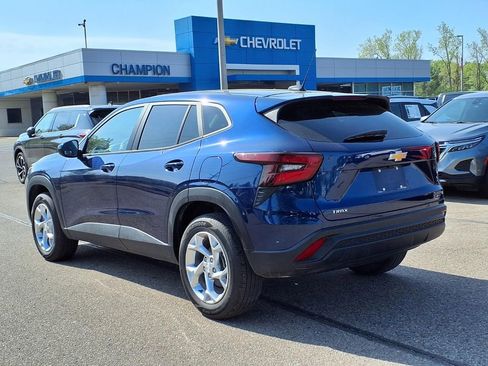 Used 2024 Chevrolet Trax LS w/ LS Convenience Package FWD image 7