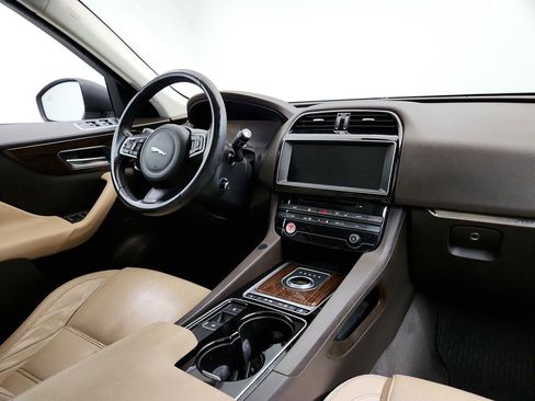 Used 2017 Jaguar F-PACE Prestige image 27