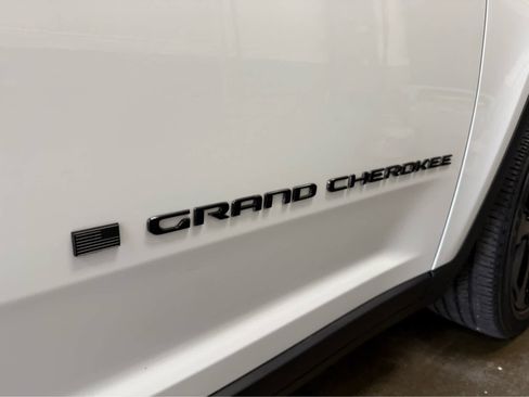 Used 2023 Jeep Grand Cherokee Altitude image 34