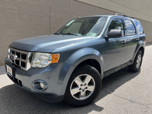 Used 2011 Ford Escape XLT AWD/4WD image 1