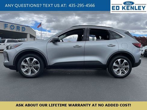 Used 2024 Ford Escape Platinum AWD/4WD image 2