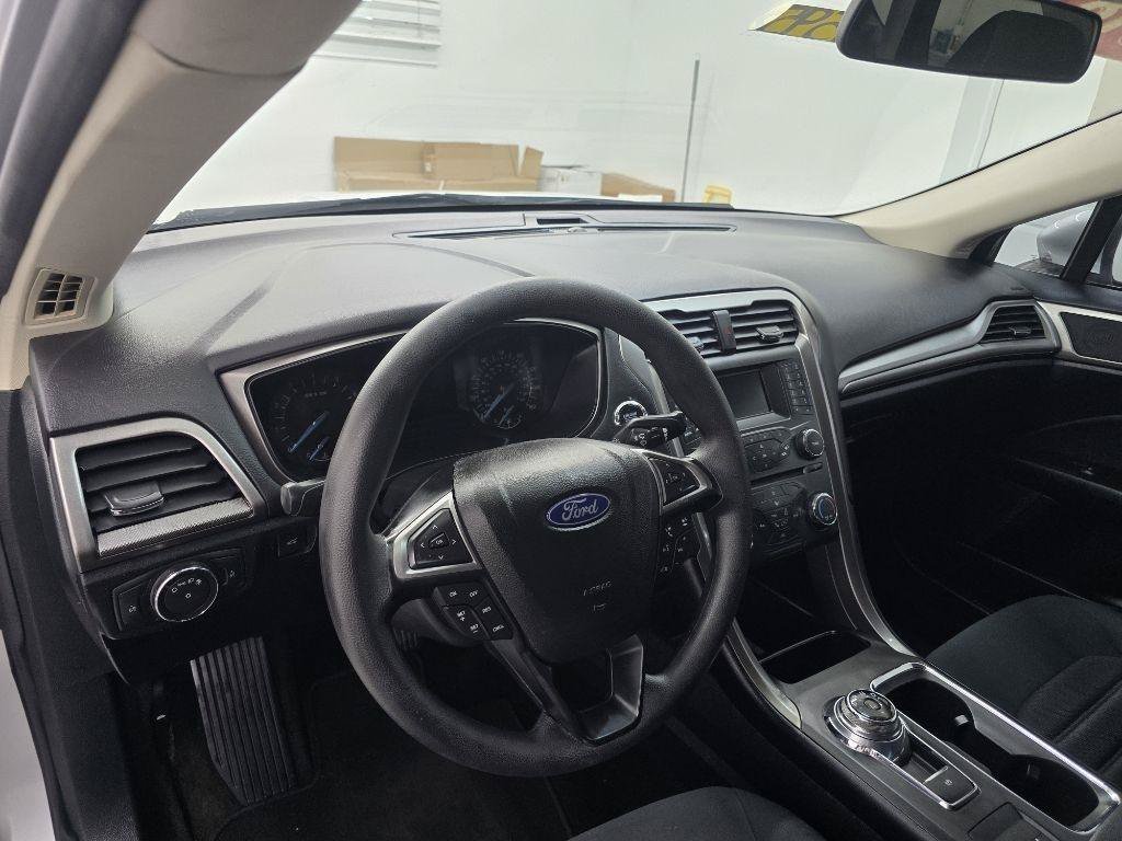Used 2018 Ford Fusion SE FWD image 10