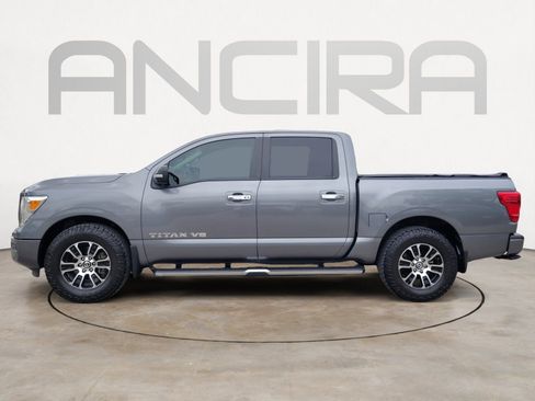 Used 2020 Nissan Titan SV w/ SV Convenience Package RWD image 9
