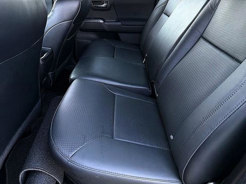 Used 2022 Toyota Tacoma TRD Sport w/ TRD Premium Sport Package AWD/4WD image 9