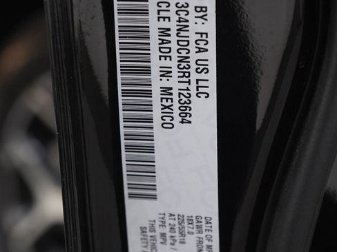 Used 2024 Jeep Compass Limited image 29