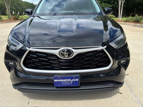Used 2022 Toyota Highlander XLE FWD image 20