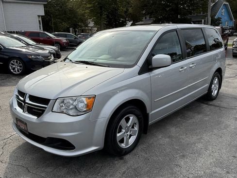 Used 2012 Dodge Grand Caravan SE image 3